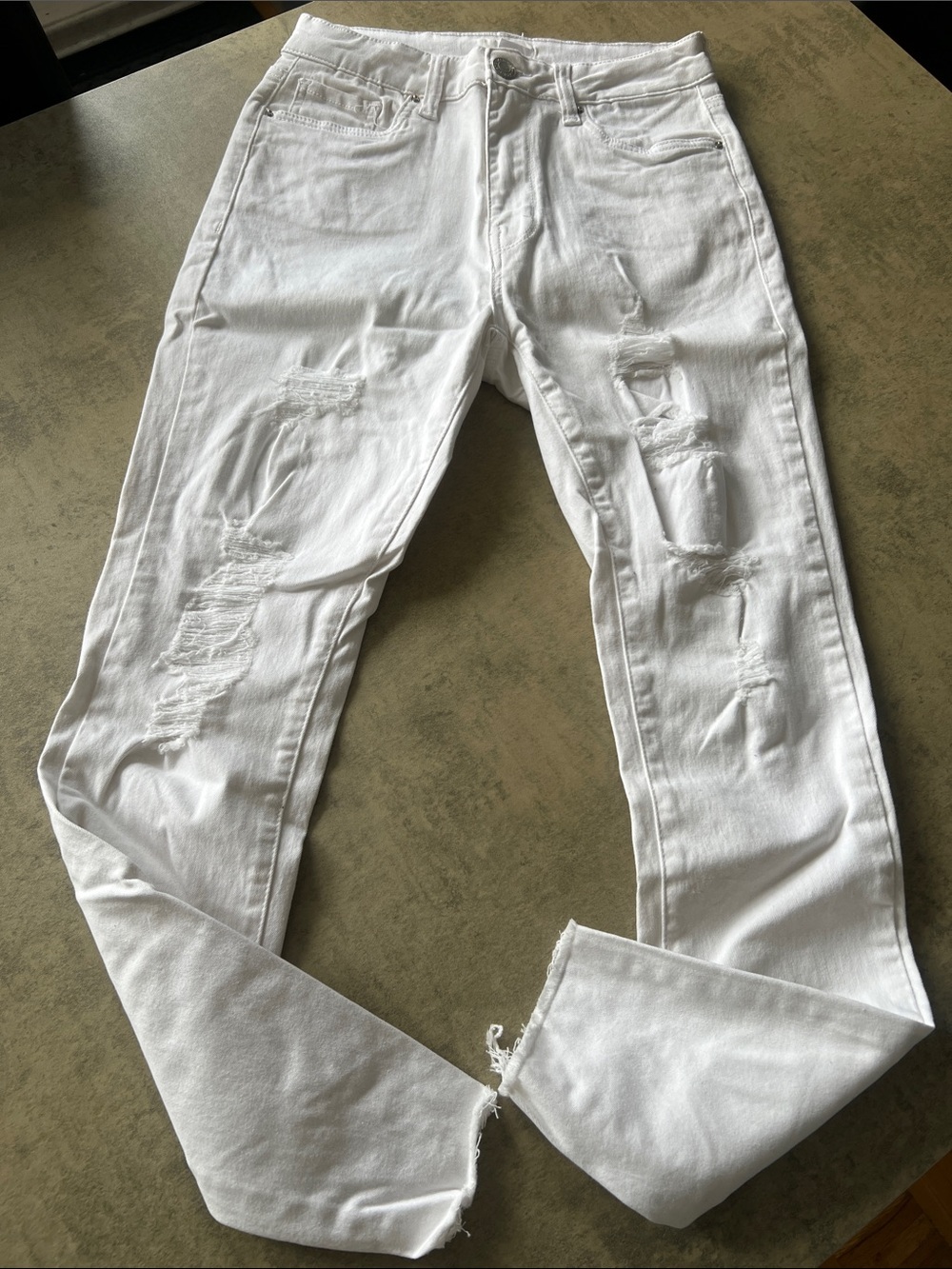 Woman White Distressed Ripped Jeans
